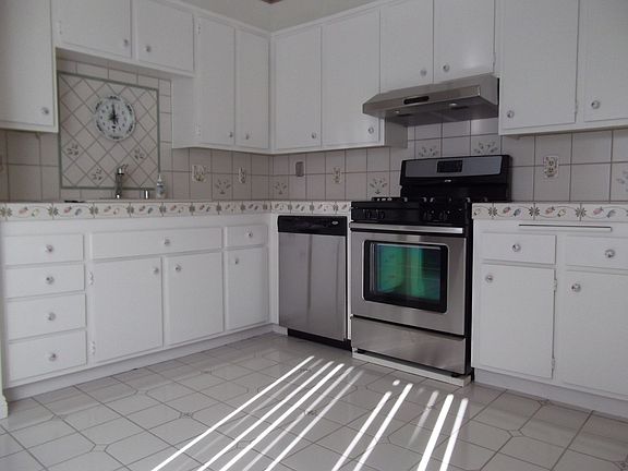 5th image of 5365 Lake Crest Dr