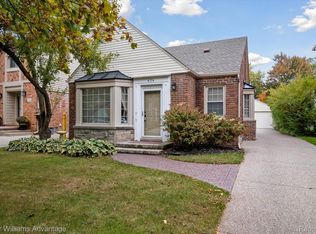 434 Manor St, Grosse Pointe Farms, MI 48236
