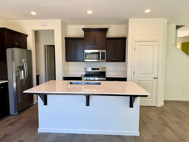 2062 N Perry Ln — Photo 5