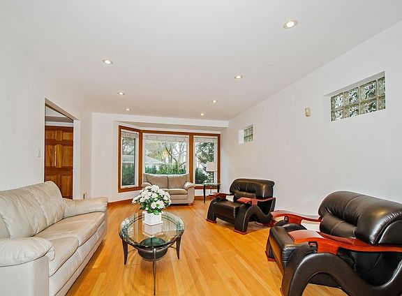 2nd image of 8814 Lincolnwood Dr