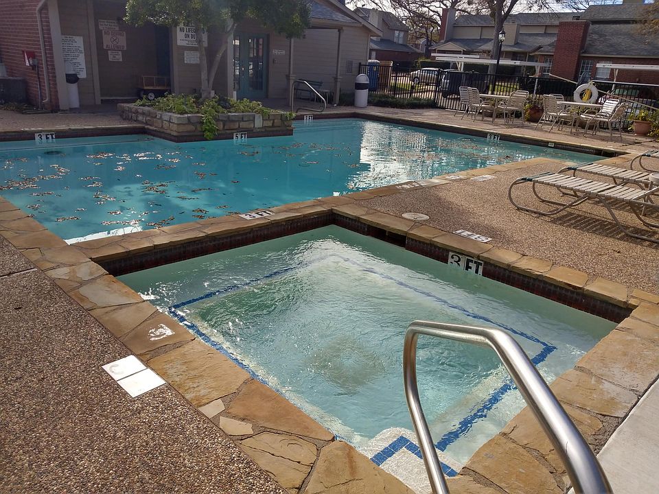 1st image of 1435 Meadowood Village Dr