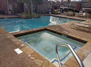 1435 Meadowood Village Dr, Fort Worth, TX 76120