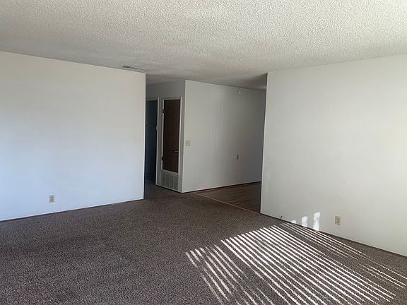 5th image of 569 Burlington Dr