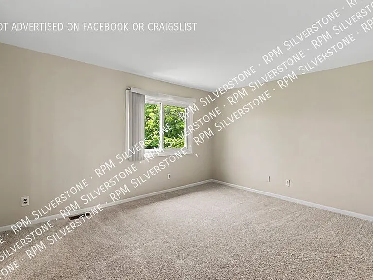452 Farmridge Ct — Photo 16