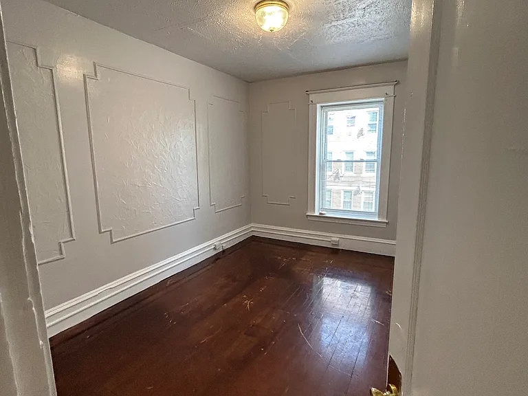 211 Walnut St #2R — Photo 6