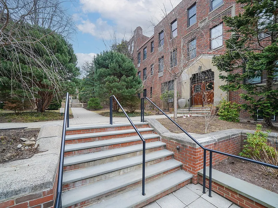 311 Tappan St #3