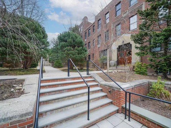 311 Tappan St APT 3, Brookline, MA 02445