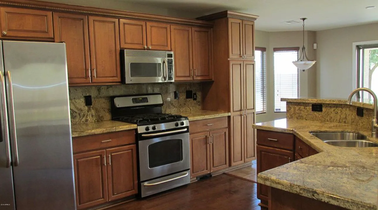 4 bed, 2.5 bath, 2113 sqft, $2,500 — Photo 4
