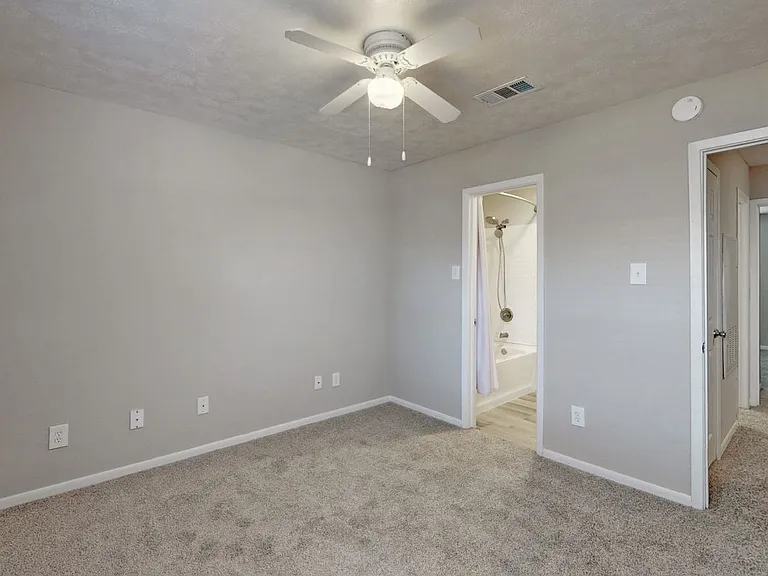 1409 Airline Dr #B — Photo 12