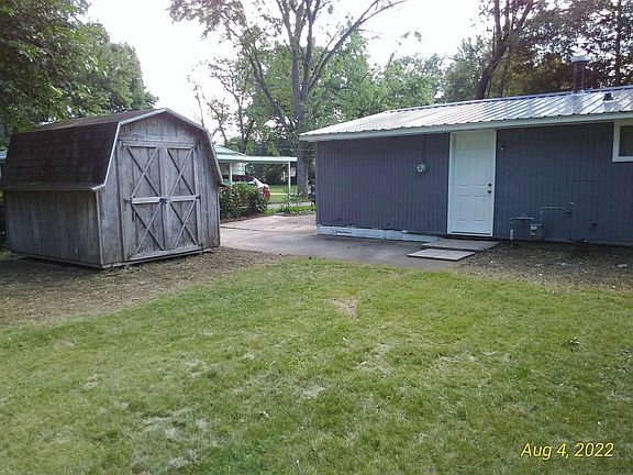 5th image of 54360 Oakwood St