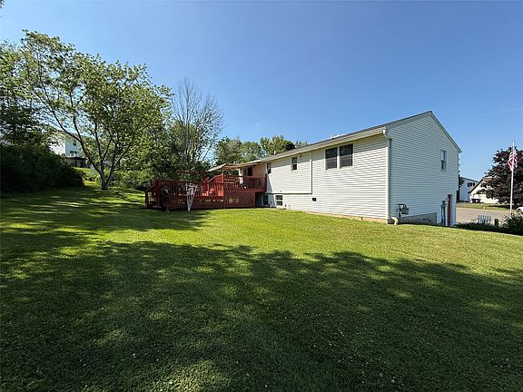 3rd image of 50 Green Meadow Ln