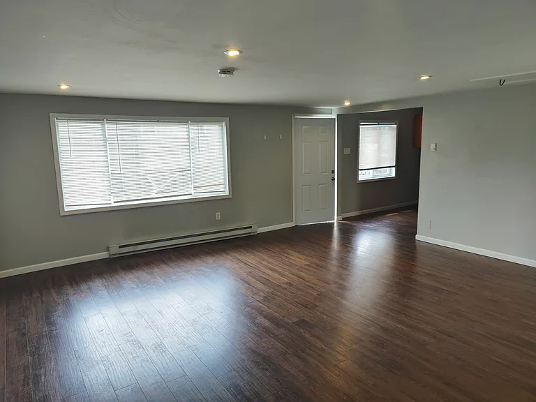 1172 Wyoming Ave #FRONT UPSTAIRS — Photo 6