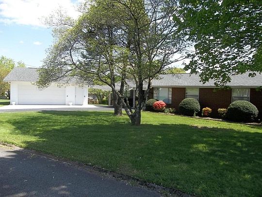 2nd image of 2304 Yorkcrest Dr