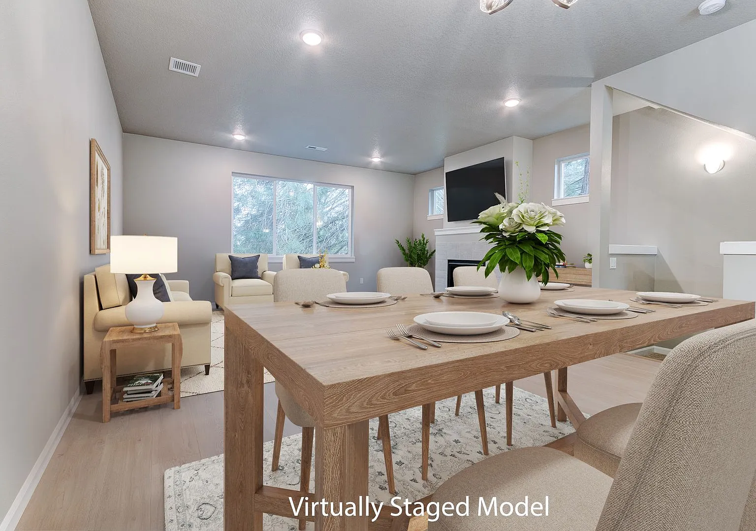 Beautiful Home! 3 Bedrooms with En suite Baths! End Unit! — Photo 2