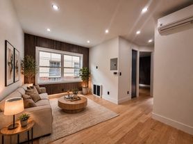 7239 Myrtle Ave, Ridgewood, NY