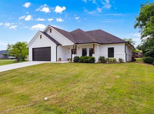 105 Runaway Bay Dr, Runaway Bay, TX 76426