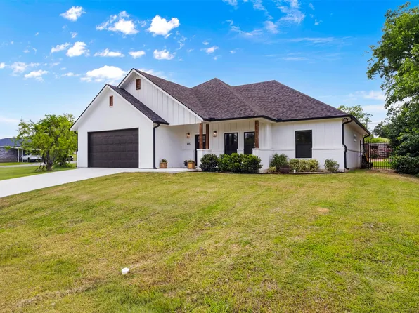105 Runaway Bay Dr, Runaway Bay, TX 76426