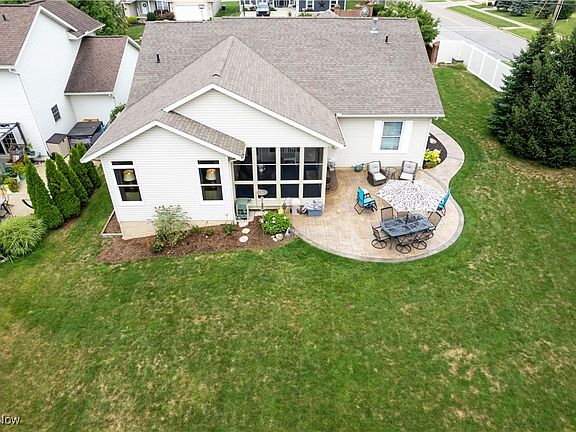 4th image of 1499 Logan Ln