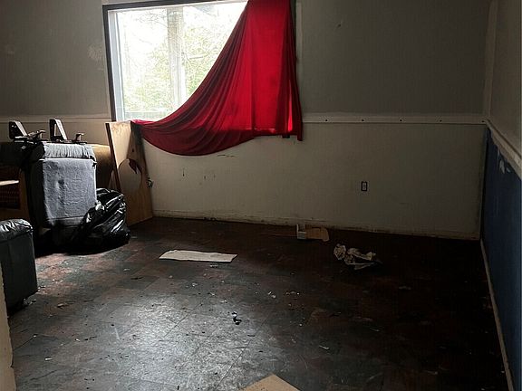 5th image of 8599 Valley View Road