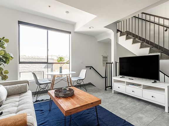 3rd image of 3815 W Avenue 43 #207