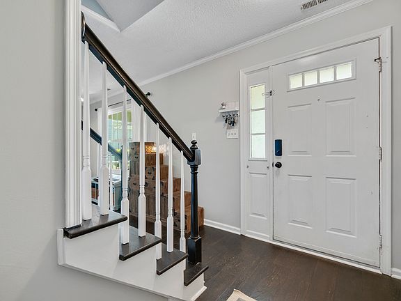 2nd image of 2612 Loudoun St