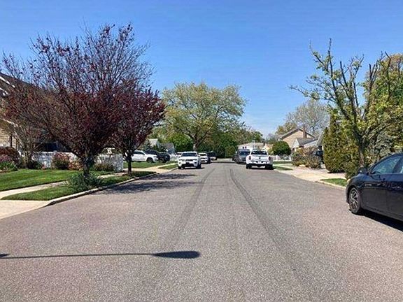 Exterior Neighborhood (street photo)
