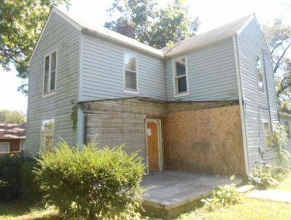 2nd image of 1879 Denune Ave