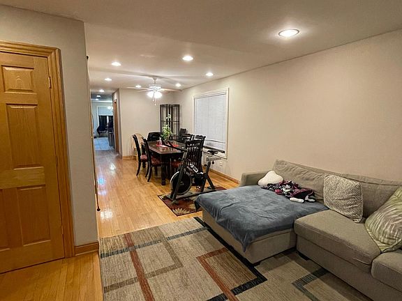 Front living room size 7'x16'.