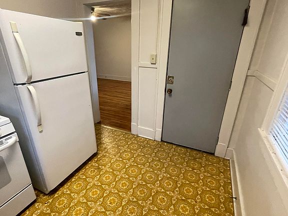 5th image of 821 Goodhue Blvd APT 3