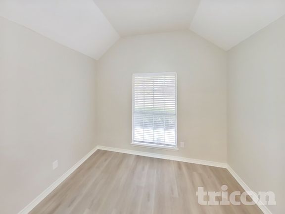 3rd image of 2033 Oak Bend Ln