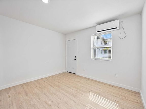 4th image of 6811 Del Rio St APT 9