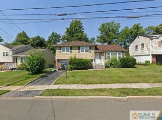 27 Fleetwood Rd, Woodbridge, NJ 07095
