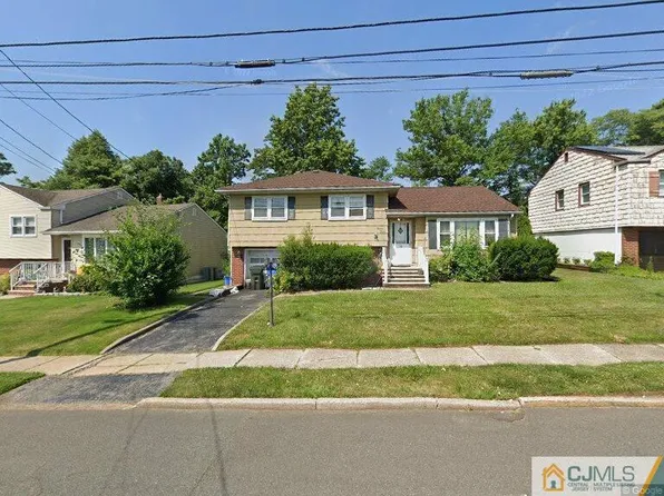 27 Fleetwood Rd, Woodbridge, NJ 07095