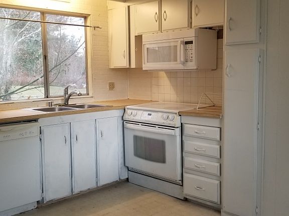 5th image of 15119 Willow Dr