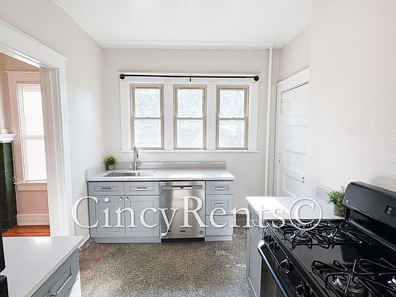 5th image of 3138 Bishop St APT 3