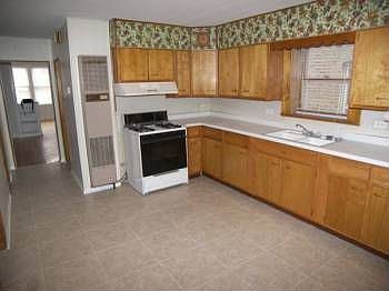 3rd image of 4328 S Richmond