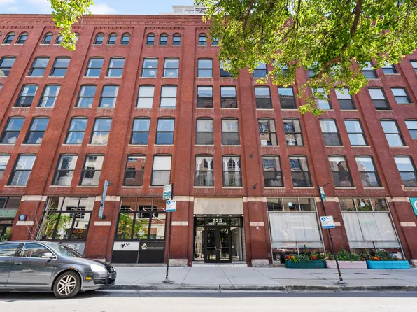 225 W Huron St APT 209, Chicago, IL 60654
