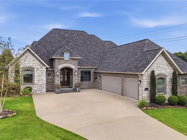 325 Angel Falls Ln, Springdale, AR 72762