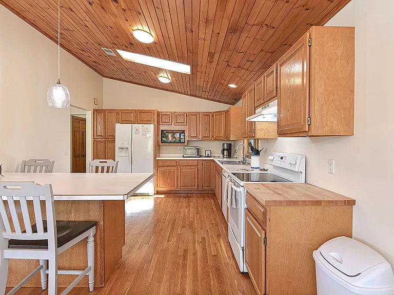 206 Atlantic St — Photo 11