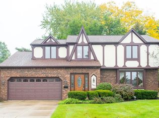 121 Rockdale Dr, Amherst, NY 14228