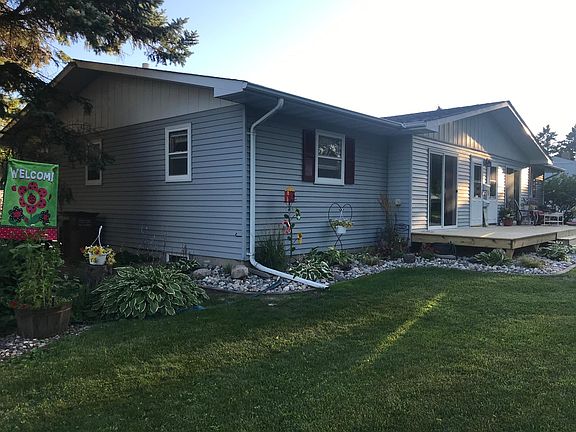 Well maintained lawn and yard seasonally