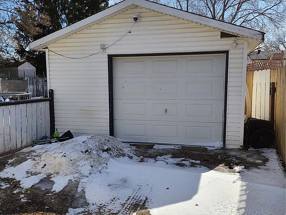 3rd image of 3439 Fairlight Dr