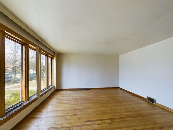 4th image of 11349 S Green Bay Ave