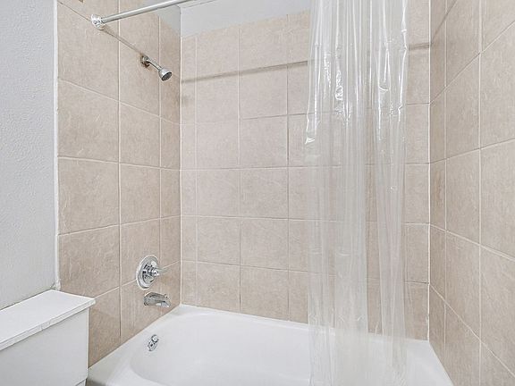 5th image of 1600 Clinton St APT 103