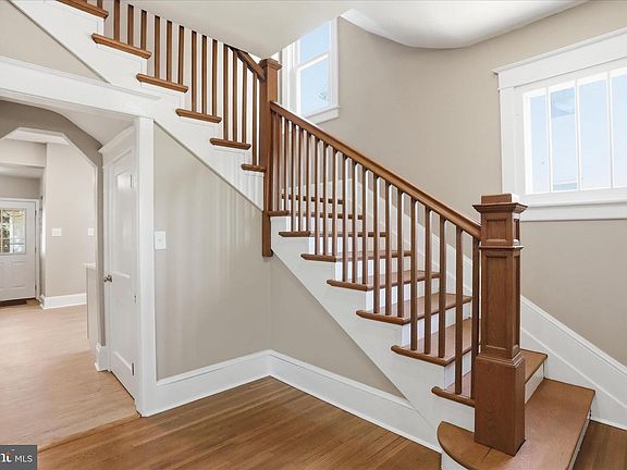 5th image of 819 Summit Ave