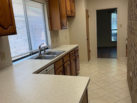 4th image of 12922 Chandler Dr