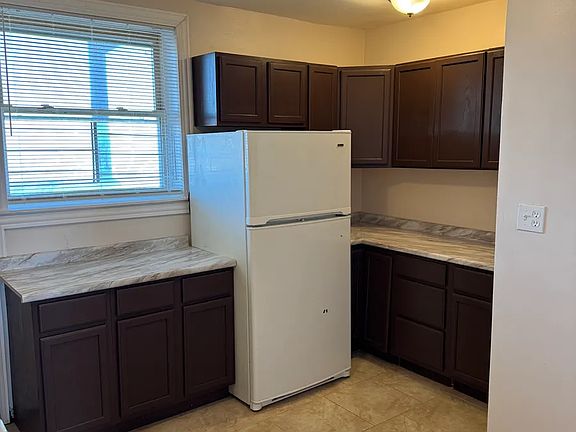 4th image of 823 S 19th Ave APT 3N