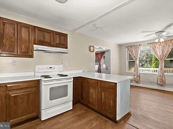 5th image of 6731 White Rock Rd