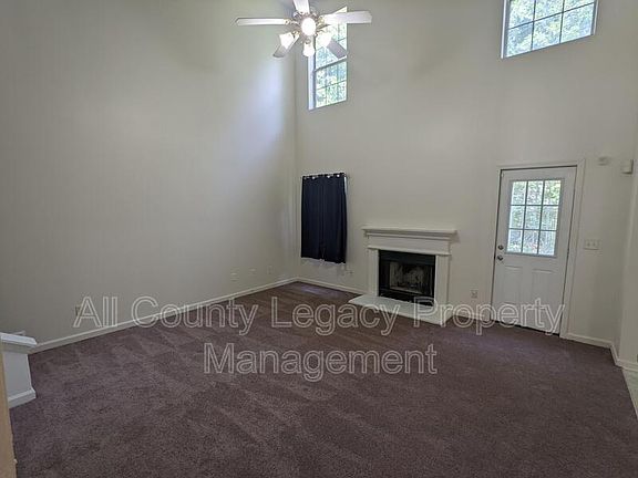 4th image of 834 Hillandale Ln