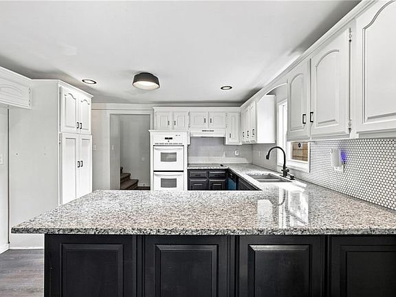 5th image of 113 Topping Ave